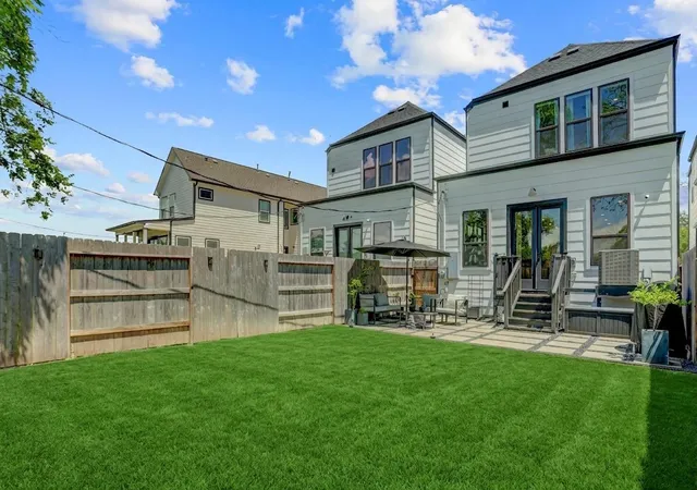 2nd image of 308 E 40th St #A, Houston, TX 77018 | MLS# 83912543