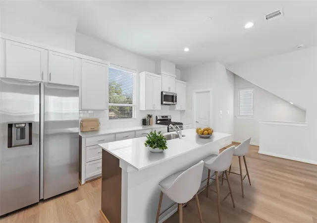 5th image of 1013 Erin St #S, Houston, TX 77009 | MLS# 97513620
