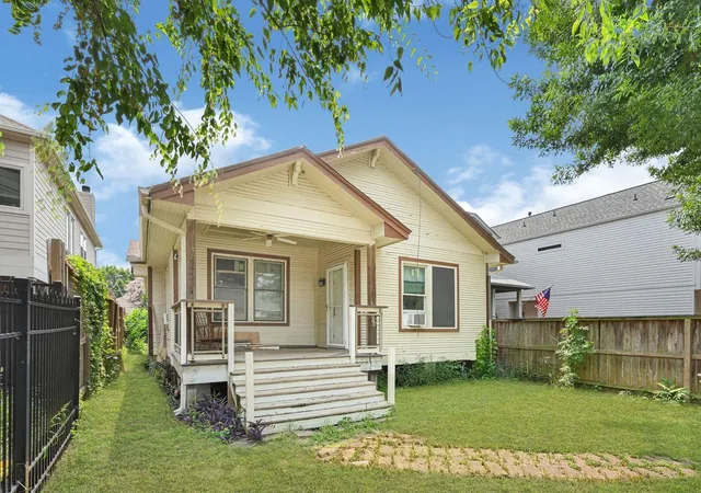 Photo 1 of Single family home for sale at 714 Waverly St, Houston, TX 77007 | MLS# 4279718 | Listing updated on 2026-08-04