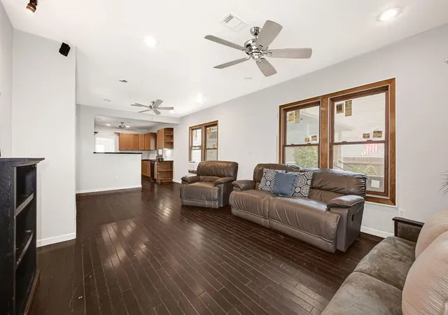 Photo 2 of Single family home for sale at 714 Waverly St, Houston, TX 77007 | MLS# 4279718 | Listing updated on 2026-08-04