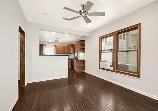 Photo 3 of Single family home for sale at 714 Waverly St, Houston, TX 77007 | MLS# 4279718 | Listing updated on 2026-08-04