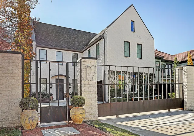 2nd image of 5521 Fairdale Ln, Houston, TX 77056 | MLS# 93603116