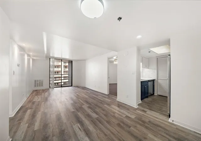 5th image of 3525 Sage Rd #613, Houston, TX 77056 | MLS# 59362837