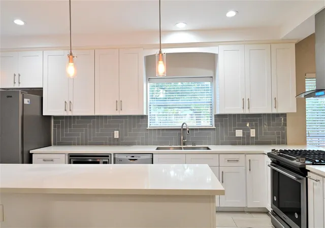Photo 3 of Single family home for sale at 2339 Bent River Dr, Sugar Land, TX 77479 | MLS# 57789337 | Listing updated on 2026-09-21