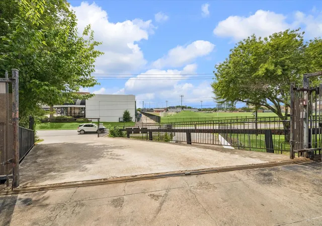 3rd image of 781 Country Pl Dr #2045, Houston, TX 77079 | MLS# 64533486