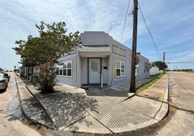Homes for sale in Freeport, TX | 231 W Broad St, Freeport, TX 77541 | MLS# 30270756