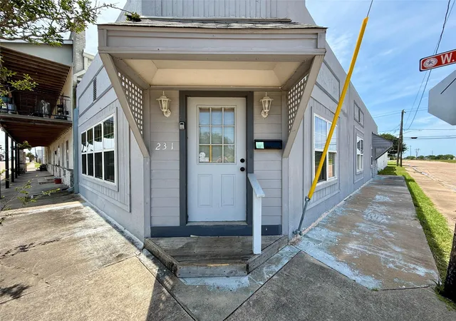 Homes for sale in Freeport, TX | 231 W Broad St, Freeport, TX 77541 | MLS# 30270756