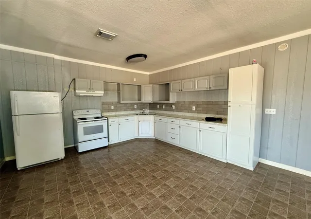 Homes for sale in Freeport, TX | 231 W Broad St, Freeport, TX 77541 | MLS# 30270756
