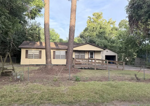 Photo 1 of Single family home for sale at 724 S Morgan St, Angleton, TX 77515 | MLS# 10730435 | Listing updated on 2026-09-12