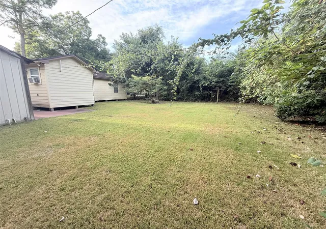 Photo 3 of Single family home for sale at 724 S Morgan St, Angleton, TX 77515 | MLS# 10730435 | Listing updated on 2026-09-12