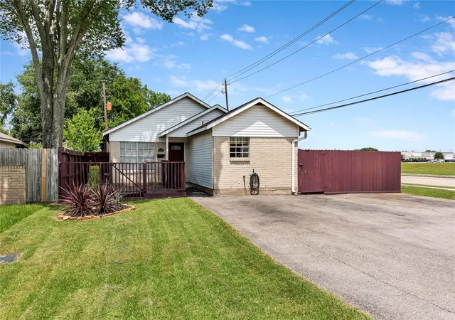 Homes for sale in Pearland, TX | 2102 Pearland Ave, Pearland, TX 77581 | MLS# 84622696