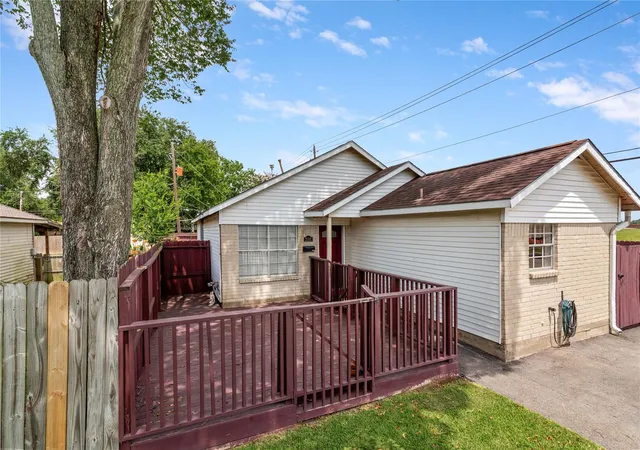 Homes for sale in Pearland, TX | 2102 Pearland Ave, Pearland, TX 77581 | MLS# 84622696