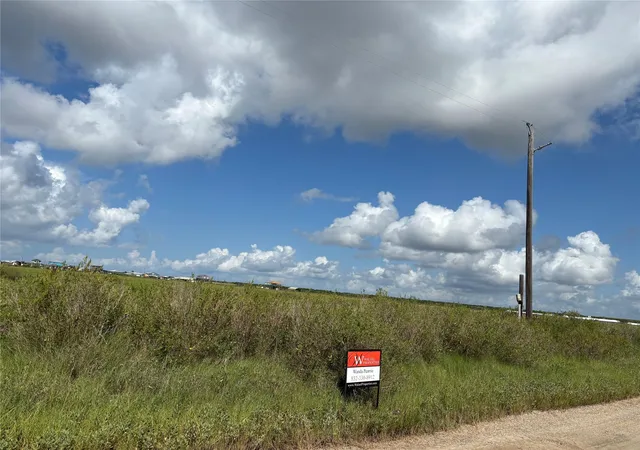 3rd image of 1405 4Th St, Gilchrist, TX 77617 | MLS# 29894696