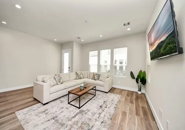 3rd image of 5935 Beall St #C, Houston, TX 77091 | MLS# 27091805