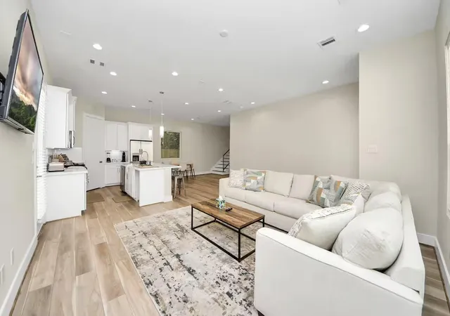 5th image of 5935 Beall St #C, Houston, TX 77091 | MLS# 27091805