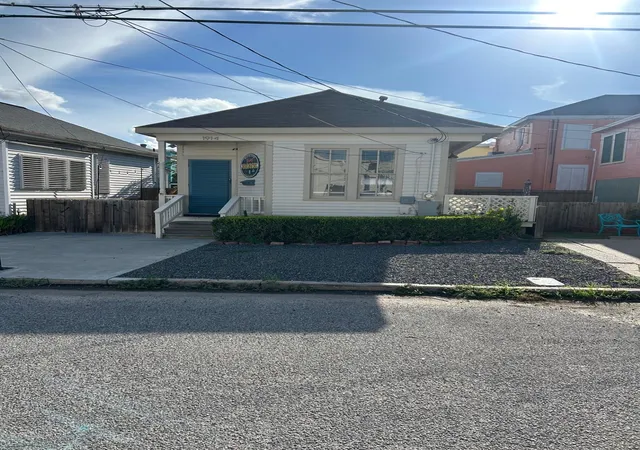 Photo 3 of Single family home for sale at 1914 24Th St, Galveston, TX 77550 | MLS# 21535625 | Listing updated on 2026-08-19