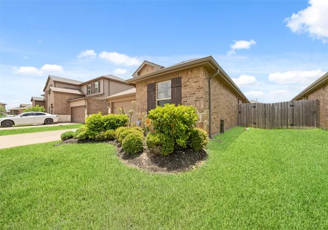 Photo 2 of Sale Pending at 7530 Flintrock Holw Trl, Richmond, TX 77407 | MLS# 26940705 | Listing updated on 2026-09-19
