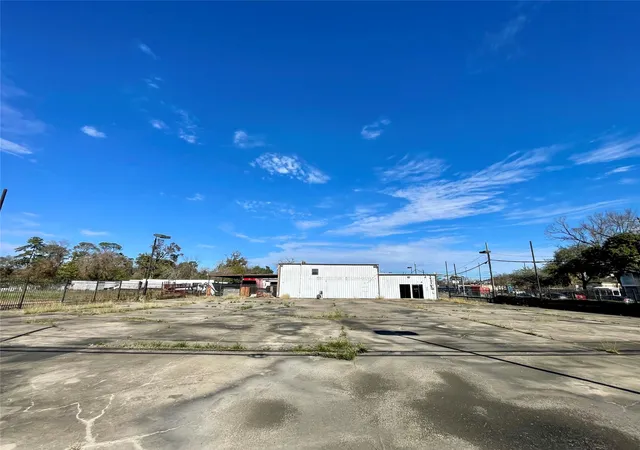 Photo 3 of Land for sale at 4711 Yale St, Houston, TX 77018 | MLS# 17862974 | Listing updated on 2026-04-14