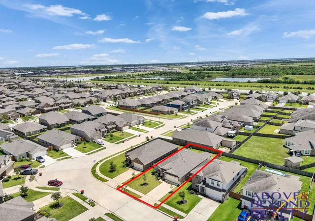 Photo 3 of Single family home for sale at 10809 Mendel Ter Dr, Rosharon, TX 77583 | MLS# 66614808 | Listing updated on 2026-09-12