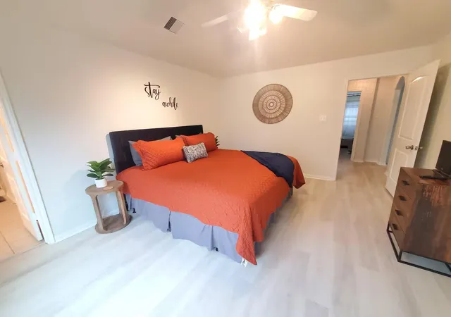 Photo 4 of Single family home for sale at 981 Arbor Xing, Conroe, TX 77303 | MLS# 32927765 | Listing updated on 2026-10-03