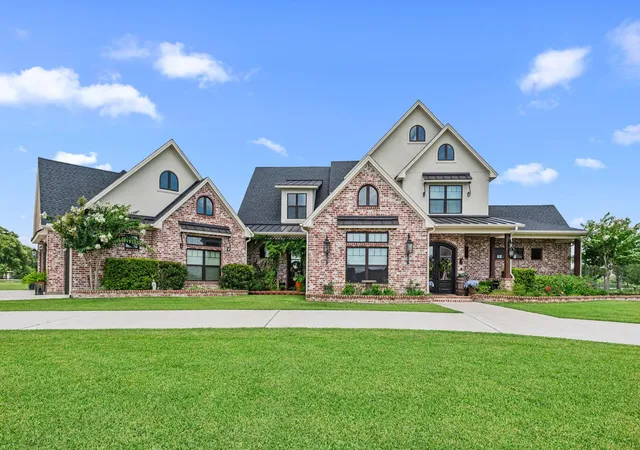 1st image of 304 Champions Ct, El Campo, TX 77437 | MLS# 87193236