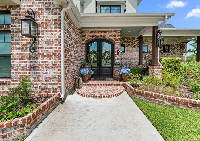 3rd image of 304 Champions Ct, El Campo, TX 77437 | MLS# 87193236