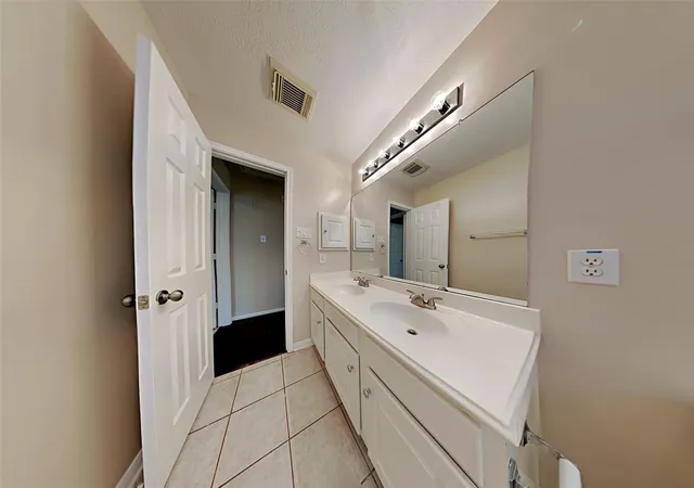 5th image of 74 Wimberly Wy, Conroe, TX 77385 | MLS# 78608051
