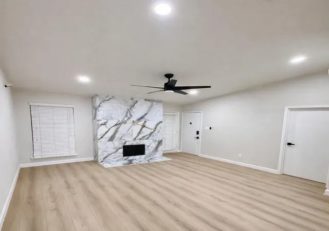 Listing Photo 3 - Condo for sale in building located at 2125 Augusta Dr, Houston, TX 77057 - Unit #74