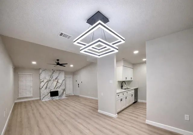 Listing Photo 4 - Condo for sale in building located at 2125 Augusta Dr, Houston, TX 77057 - Unit #74