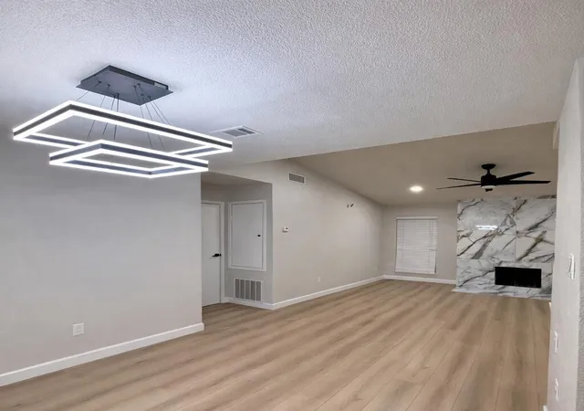 Listing Photo 5 - Condo for sale in building located at 2125 Augusta Dr, Houston, TX 77057 - Unit #74