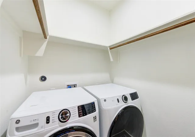 2nd image of 5421 Southlea St, Houston, TX 77033