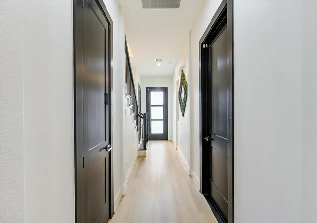 4th image of 5421 Southlea St, Houston, TX 77033