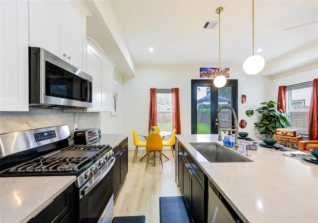 5th image of 5421 Southlea St, Houston, TX 77033