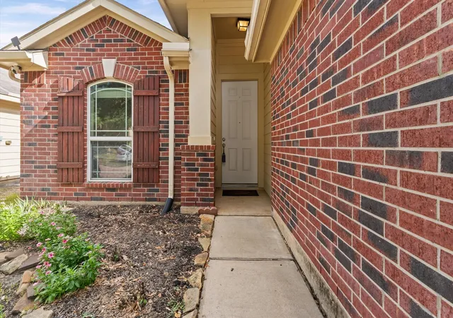 3rd image of 24530 Lakecrest Town Dr, Katy, TX 77493 | MLS# 71901755