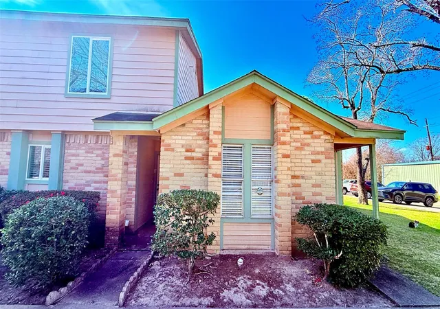 2nd image of 1927 Country Village Blvd #B, Humble, TX 77338 | MLS# 3712109