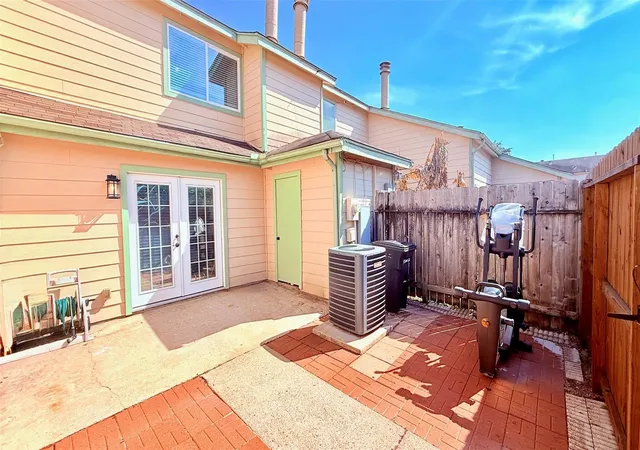 Photo 4 of Townhouse for sale at 1927 Country Village Blvd #B, Humble, TX 77338 | MLS# 3712109 | Listing updated on 2026-08-06