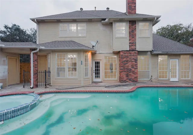 Photo 2 of Single family home for sale at 17527 Sandy Cliffs Dr, Houston, TX 77090 | MLS# 29522400 | Listing updated on 2026-08-18