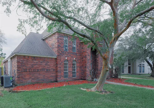 Photo 4 of Single family home for sale at 17527 Sandy Cliffs Dr, Houston, TX 77090 | MLS# 29522400 | Listing updated on 2026-08-18