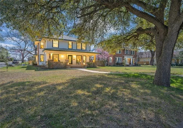 Photo 2 of Single family home for sale at 501 W Buck St, Caldwell, TX 77836 | MLS# 87141733 | Listing updated on 2026-08-28