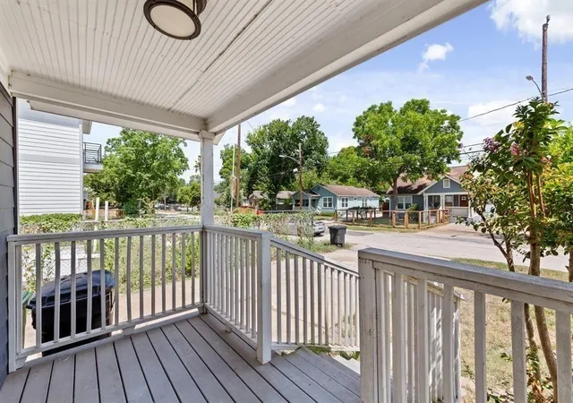 Photo 4 of Sale Pending at 1305 Idylwild St, Houston, TX 77009 | MLS# 21555421 | Listing updated on 2026-09-09