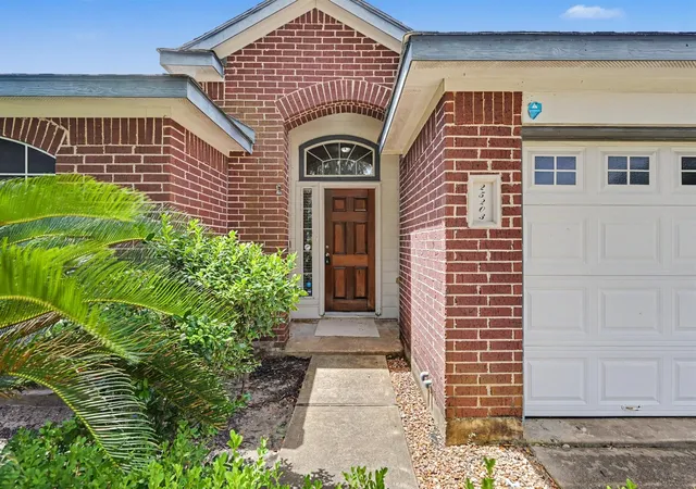 Photo 3 of Sale Pending at 25203 Spring Iris Ln, Katy, TX 77494 | MLS# 80504944 | Listing updated on 2026-08-31