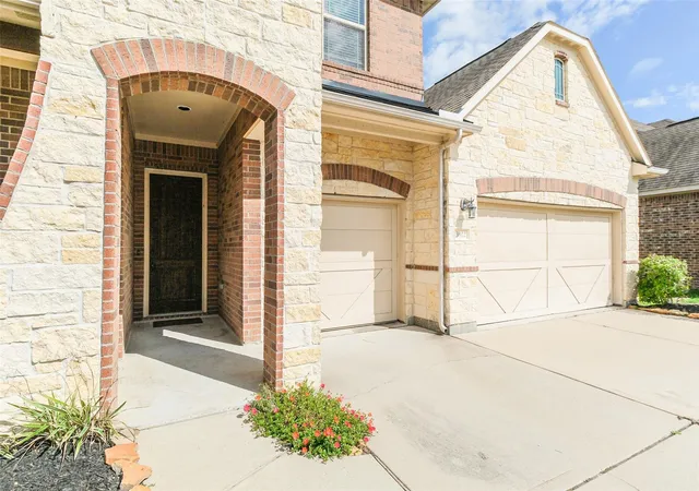 Photo 3 of Single family home for sale at 5922 Northcrest Village Wy, Spring, TX 77388 | MLS# 62476327 | Listing updated on 2026-09-19