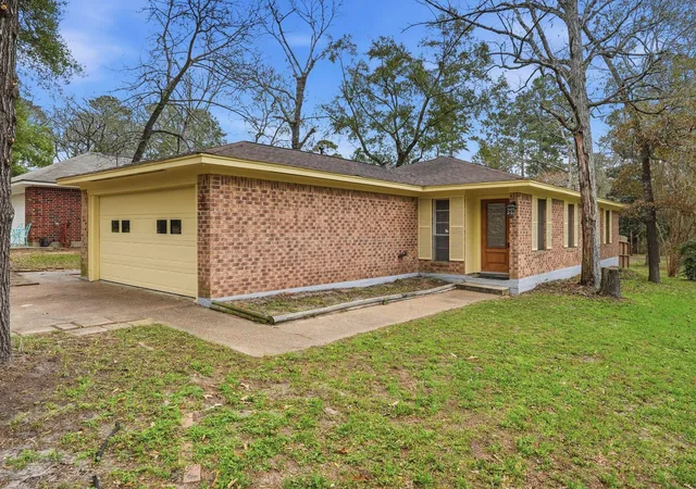 Homes for sale in Conroe, TX | 20 Moon Valley Ct, Conroe, TX 77304 | MLS# 23936723