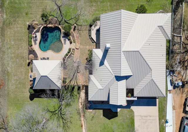 Photo 4 of Single family home for sale at 1105 Hi Fault, Horseshoe Bay, TX 78657 | MLS# 22419965 | Listing updated on 2026-10-08