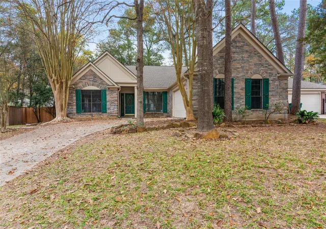 Photo 2 of Single family home for sale at 10 White Fawn Dr, Spring, TX 77381 | MLS# 41370362 | Listing updated on 2026-09-13