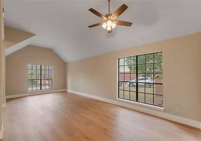 Photo 4 of Single family home for sale at 10 White Fawn Dr, Spring, TX 77381 | MLS# 41370362 | Listing updated on 2026-09-13