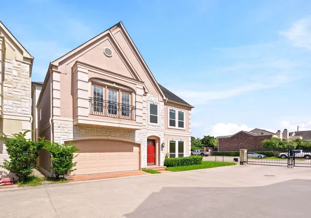 Photo 3 of Single family home for sale at 5638 Winsome Ln, Houston, TX 77057 | MLS# 32634989 | Listing updated on 2026-07-02