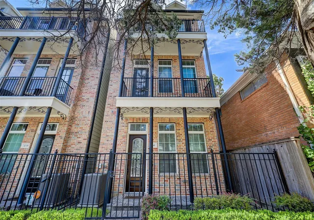 Photo 1 of Sale Pending at 1041 Ashland St, Houston, TX 77008 | MLS# 12971127 | Listing updated on 2026-09-16