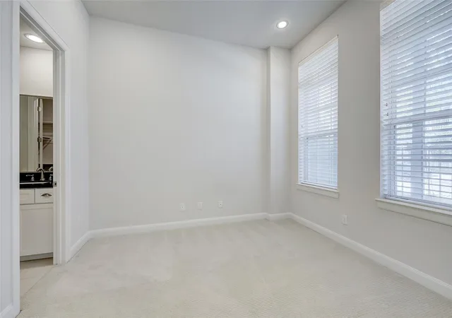 Photo 4 of Sale Pending at 1041 Ashland St, Houston, TX 77008 | MLS# 12971127 | Listing updated on 2026-09-16