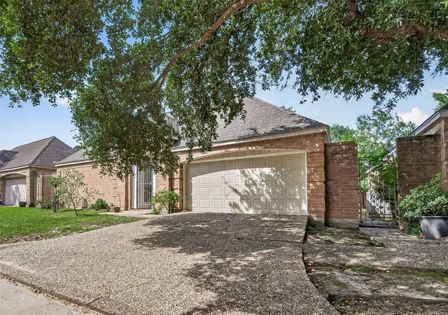 Homes for sale in Houston, TX | 324 Champions Colony Iii, Houston, TX 77069 | MLS# 77813338
